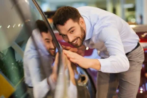 checking car paint shine before buying