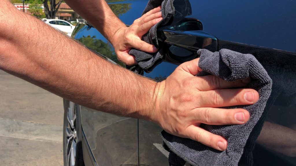 hand car washing